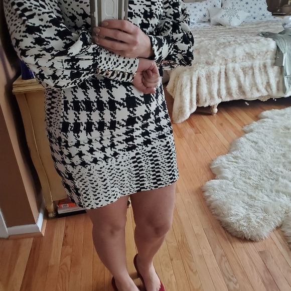 Dress - Picture 1 of 4